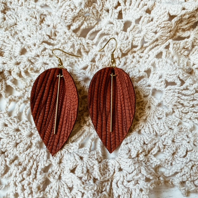 Pinched Palm Leather Leaf w/ Bar