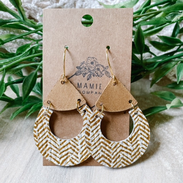 Rounded Triangle w/ Horseshoe Dangles